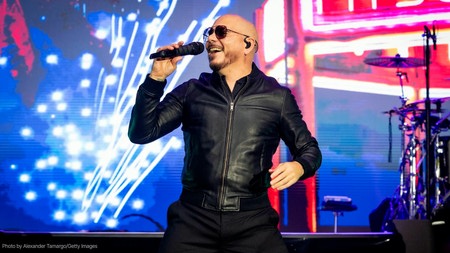 Pitbull Aspire À Battre Le Record Mondial Du Nombre De Personnes En Perruques Chauves