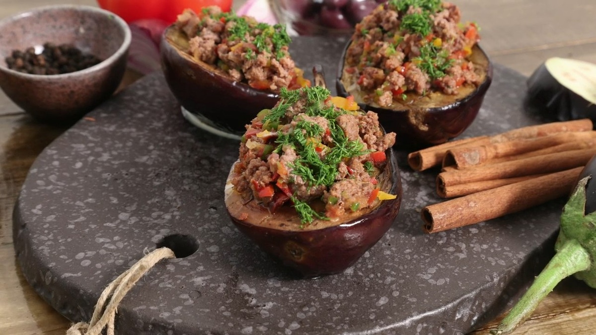 Aubergines cuites au four avec sauce de viande hachée