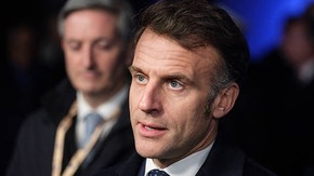 La France Déploie Le Porte-Avions Nucléaire Charles De Gaulle En Méditerranée