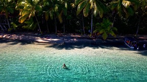 Bocas del Toro, Panama : visite en drone des eaux émeraude de l'île Colón