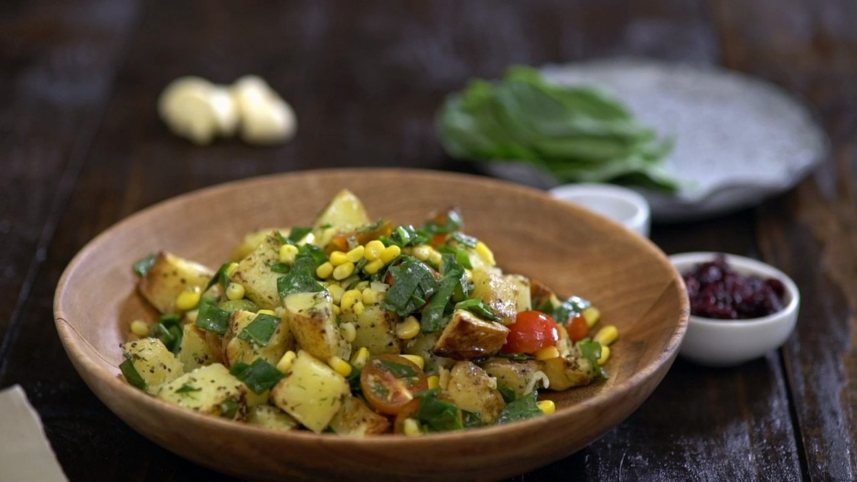 Salade de pommes de terre au four avec graines de chai, Framboise et légumes