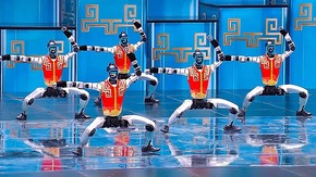 Un spectacle d'arts martiaux inédit mêle robots et humains à Pékin