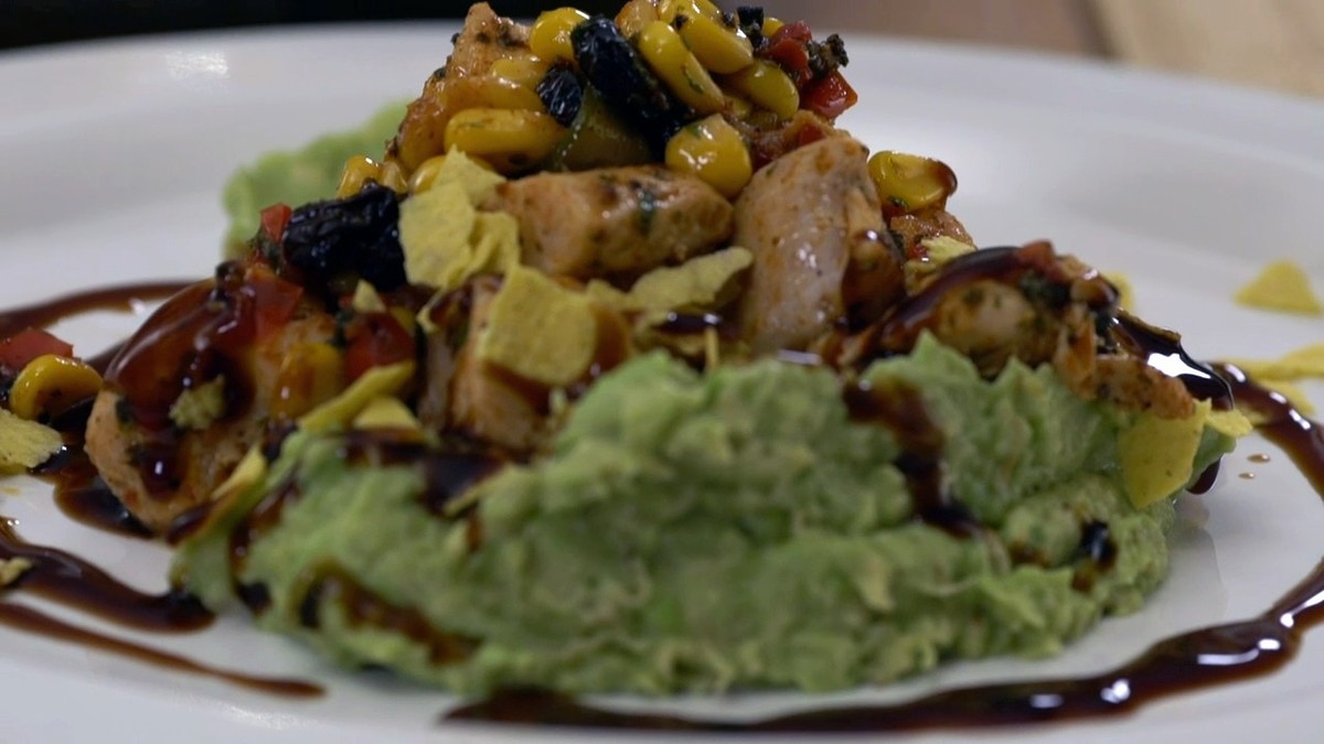 Poulet Fumé À La Pâte D'avocat