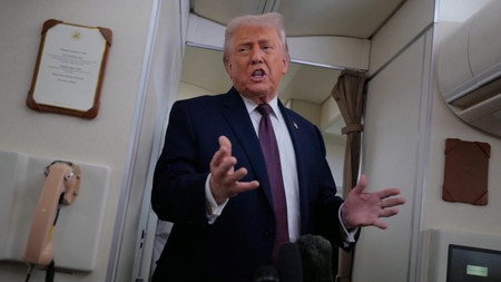 Trump lässt Super Bowl aus und kritisiert Halbzeit-Acts…