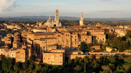 Sienne, Italie : Vues aériennes par drone du joyau de la Toscane