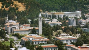 Berkeley, Californie : Vues par drone de la tour Sather et de l'université