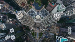 Tours jumelles Petronas : vues aériennes des gratte-ciel de Kuala Lumpur par drone