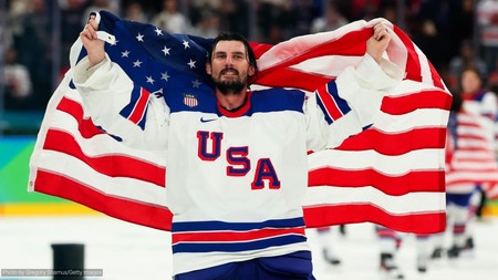 Trump Verkündet Die Verleihung Der Freiheitsmedaille An Hellebuyck Vom Team USA