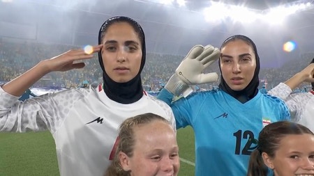 Moment: Iran Women sing and salute national anthem after previous silence