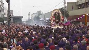 No Comment : procession du "Christ brun" dans la capitale péruvienne