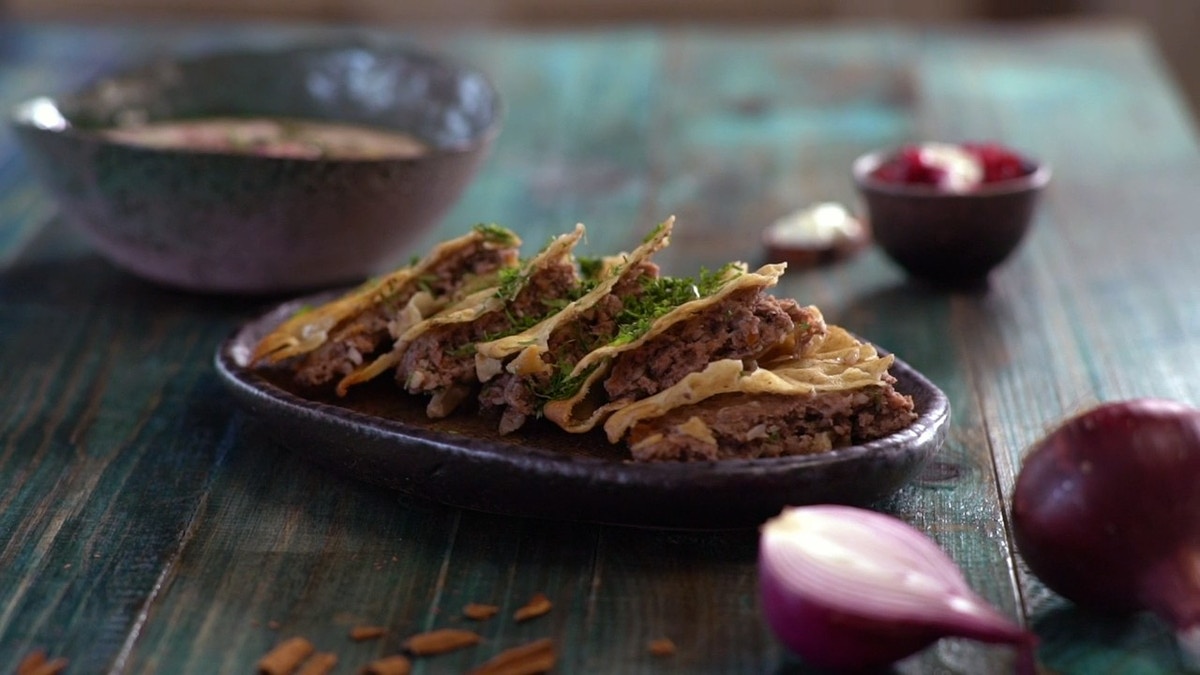 Hawawshi Libanais avec salade de yaourt aux betteraves