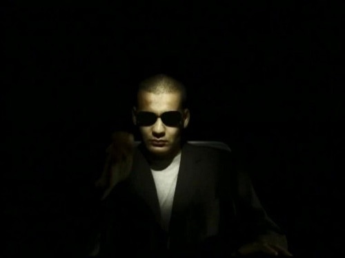 Le Noir Me Met A L'Abri